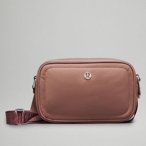 lululemon Crossbody Camera Bag 2L -Twilight Rose